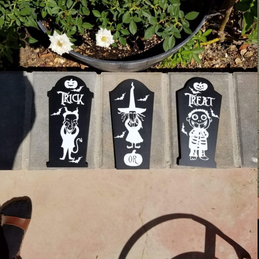 The Nightmare Before Christmas 3 piece tombstones